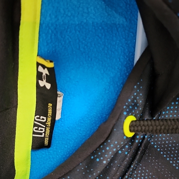 Large Underarmor Storm hooded pullover - Picture 2 of 3